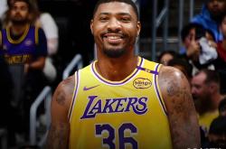 洛杉矶湖人训练开放日；赛前战术微调引欢呼；CBA季后赛在即；轮换策略成焦点的简单介绍